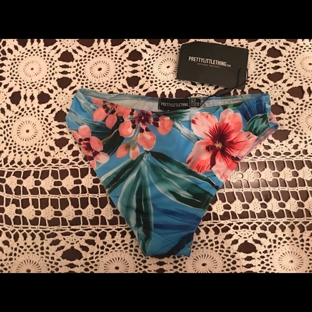 COPY - NWT Pretty Little Thing Bikini Bottom Size 6